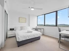 CBD Apt Near Stadium with Mountain Views!