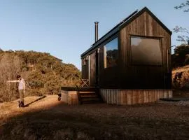 Hike to your Off-Grid Cabin Deep in Nature - Jasper