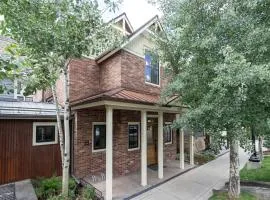 South Oak Retreat - convenient luxury by gondola!