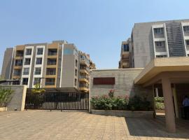 Everyplace is FULL of Everything, hotel v destinaci Igatpuri