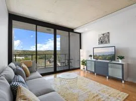 Chic 1-Bed Apartment Near Canberras Bustling CBD