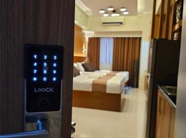 Modern Condotel 2BR near MOA, strandhotell i Manila