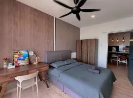 Stylish 4BR Emporis KD, Near EMHub, Segi & Thomson Hospital