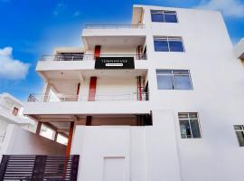 Super Townhouse Faizabad Road Opp BBD University, hotel v destinaci Chinhat