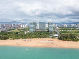 Puhai Sea View Apt by Hailan Tour at Sanya Yazhou Bay#only 100 meters to Beach and Sea Swimming Area, Hotel mit Whirlpools in Sanya