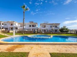 Azalea - Stylish Apartment with Rooftop & Pool