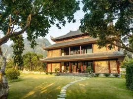 Hồ Đá Cổ Thiên Long Resort Hòa Bình