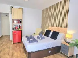The Harmony Luxe Torremolinos City Center With seasonal pool Free wifi and Netflix BY NAMASTE ELITE