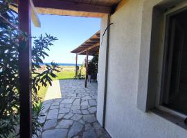 Samothraki Vacation Home, amazing Saos view, 2BR, strandhotel in Samothráki
