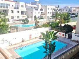 Charming Oroklini Penthouse with Ocean Views and Private Parking, hotel in Voroklini