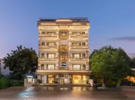 Qotel Signature-Golf Course Road & Sector-53
