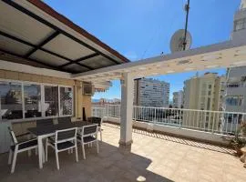 Ático con terraza y vistas al mar