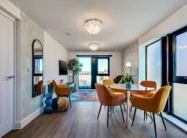 Luxury City Escape - Brand New Stylish 2 Bedroom Apartment with Parking