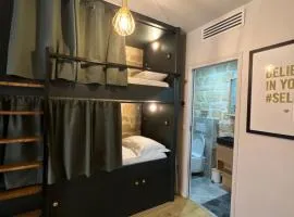 FRATERNiTY-HOTEL