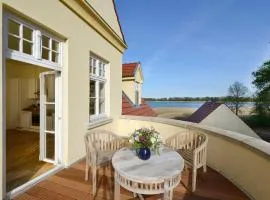 Ruegen-Ferienwohnung-7-am-Wasser-Gut-Grubnow-mit-Balkon-WLAN-und-Sauna