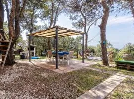GuestHost - Lovely Apartment with Garden and Parking