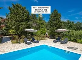 Villa Pinia Holiday home with a pool