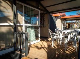 Camping Serignan - Plage 600m - Toboggans - ccbb0ah, hotelli kohteessa Sérignan