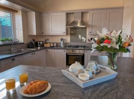 Pwyll Holiday Cottage, hotel in Pentraeth
