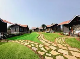VaruWoods - Luxury Boutique Resort, Trekking & Water sports