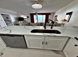 Vacation in Resort luxury - Updated 1BR King Bed Master Jacuzzi Suite - Wyndham Ocean Walk 2429、デイトナビーチのホテル