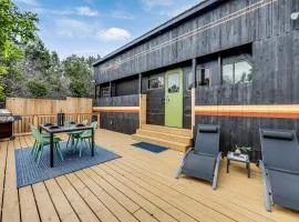 Unique Tiny House with Hot-tub, Fire Pit and Hiking Trail in Leander, Texas