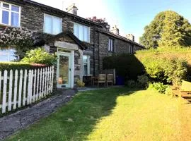 Ashdene Cottage with secure 'sun trap' garden