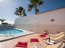 Beautiful 4 Bedroom Villa Private Heated Pool