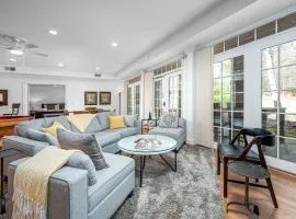 The Clubhouse Hideaway - The Greenview Den