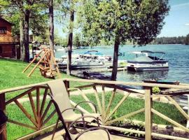 Inviting Summer Vacation Cabin on Clear Lake in Ogemaw County, Michigan, hotel v destinaci West Branch