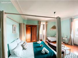 Jolly Château - private room "Damien", hotel in Le Bernard