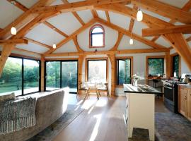Gorgeous Cottage for Two, Overlooking Pond on 20 acres, Glamping in Pennsylvania, hotel v destinaci Spring Mills