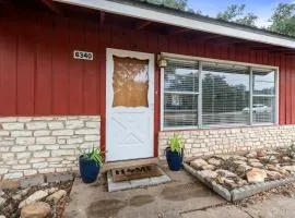 Spacious Chic Cabin with Private Yard in Marble Falls, Texas