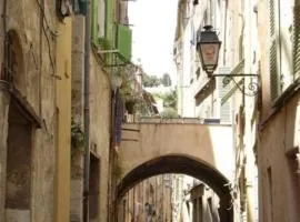 Vieille ville Menton-ideale inverno