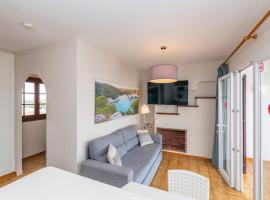 Siesta Mar One Bedroom Apartments, hotel in Cala en Porter