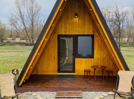 Glamping La Octav, camping de luxo em T&icirc;rpeşti