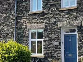 Riverside Cottage with secure bike storage