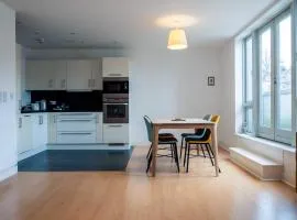 Two bedroom flat with parking in Deanery road
