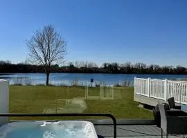 Huckleberry Hot Tub Lodge