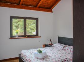 Casa Vacanze in montagna con Vista e Giardino Privato, vila v destinaci Cavaliere