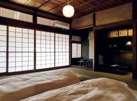 natomi宿, hotel v destinaci Heguri