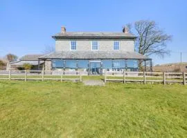 Llansantffraed House