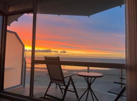 Digue de Westende, studio avec coin nuit, piscine, vue mer et plage fantastique, hotel sa Middelkerke