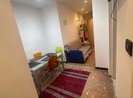 Entire 3 bed rooms apartment,Centrum, acomoda&ccedil;&atilde;o em condom&iacute;nio em G&ecirc;nova