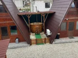 CABANĀ TIP A LA 300 m De CASTEL