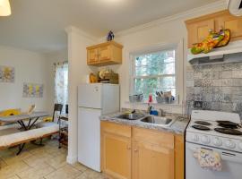 2 Mi to South Boston Speedway Cozy Tiny Home!, h&aacute;zik&oacute; South Bostonban