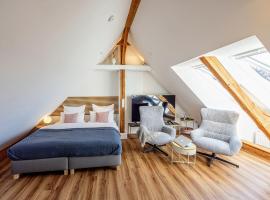 Ahrensburg में, होटल have-a-nice-Stay - helles Dachgeschoss, U-Bahn nach Hamburg 400m - Bäcker & Restaurants 500m - Lidl 800m - Zentrum 1,5km