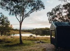 Cosy Off-Grid Cabin with Lake View Pet Friendly - Nikita