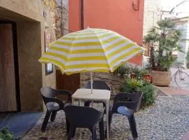 HOST4U - AGRITURISMO Il Geco I, Appartamento unico tipico nella Roccia