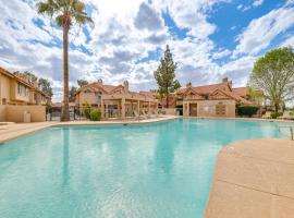 2 Mi to Dtwn: Condo w/ Patio in Mesa!, hotel i Mesa